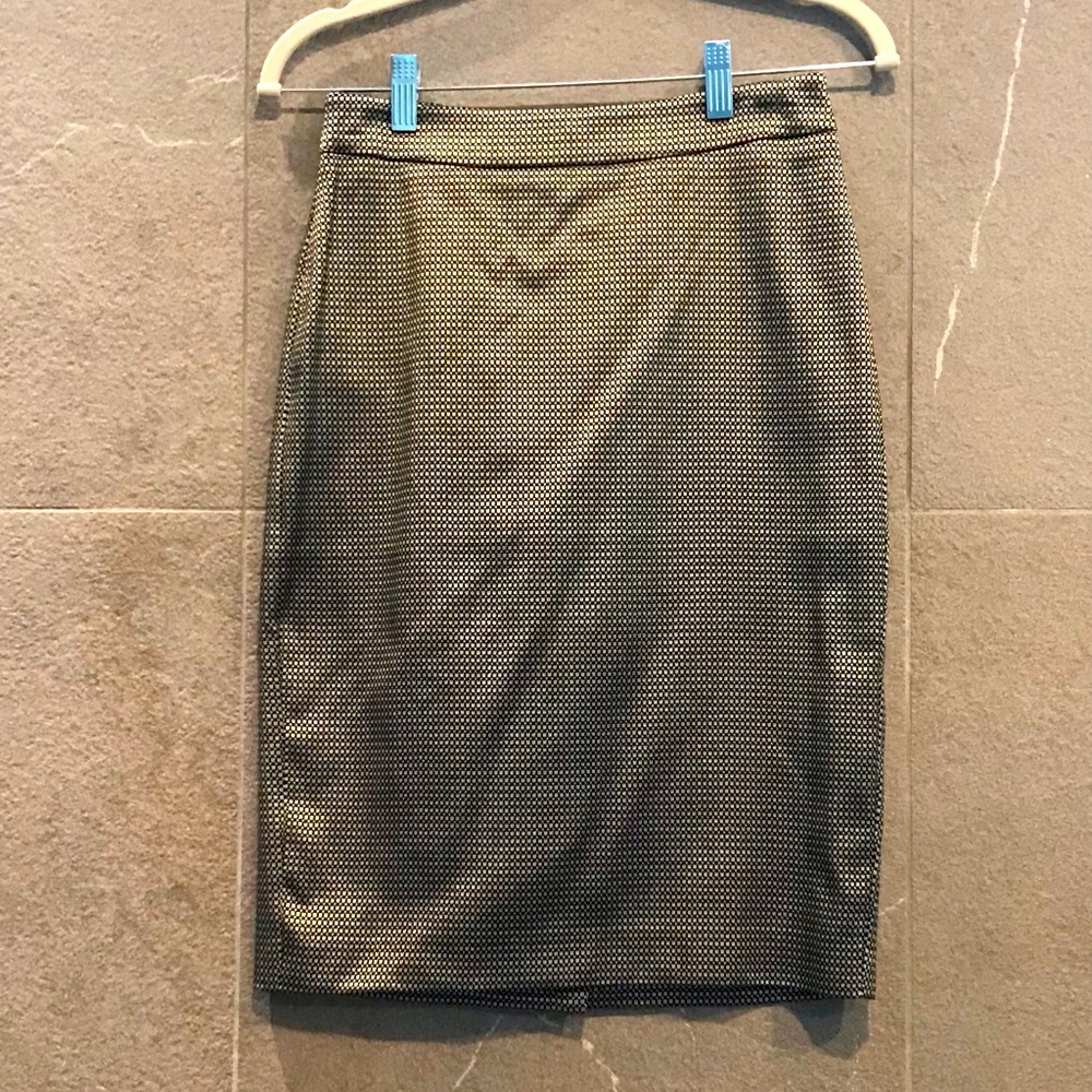 ANN TAYLOR Gold Llame pencil skirt, Size 0